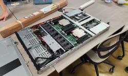 Featured image of post ラックサーバーが来たぞー